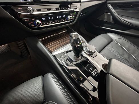 Used 2023 BMW 540i xDrive w/ Premium Package image 22