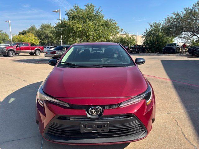Used 2025 Toyota Corolla LE FWD image 2