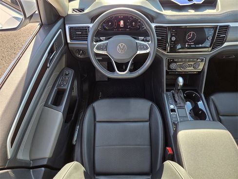 Used 2023 Volkswagen Atlas SE w/ Black Wheel Package image 8