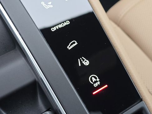 Certified 2025 Porsche Macan image 27