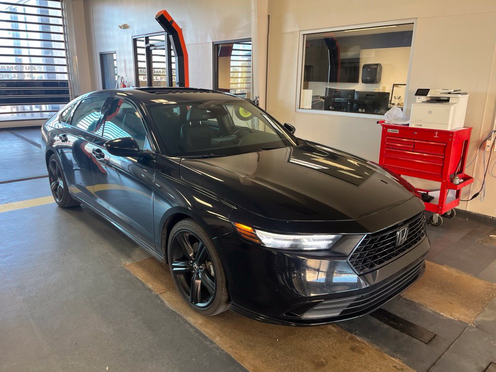 Used 2025 Honda Accord Sport image 1