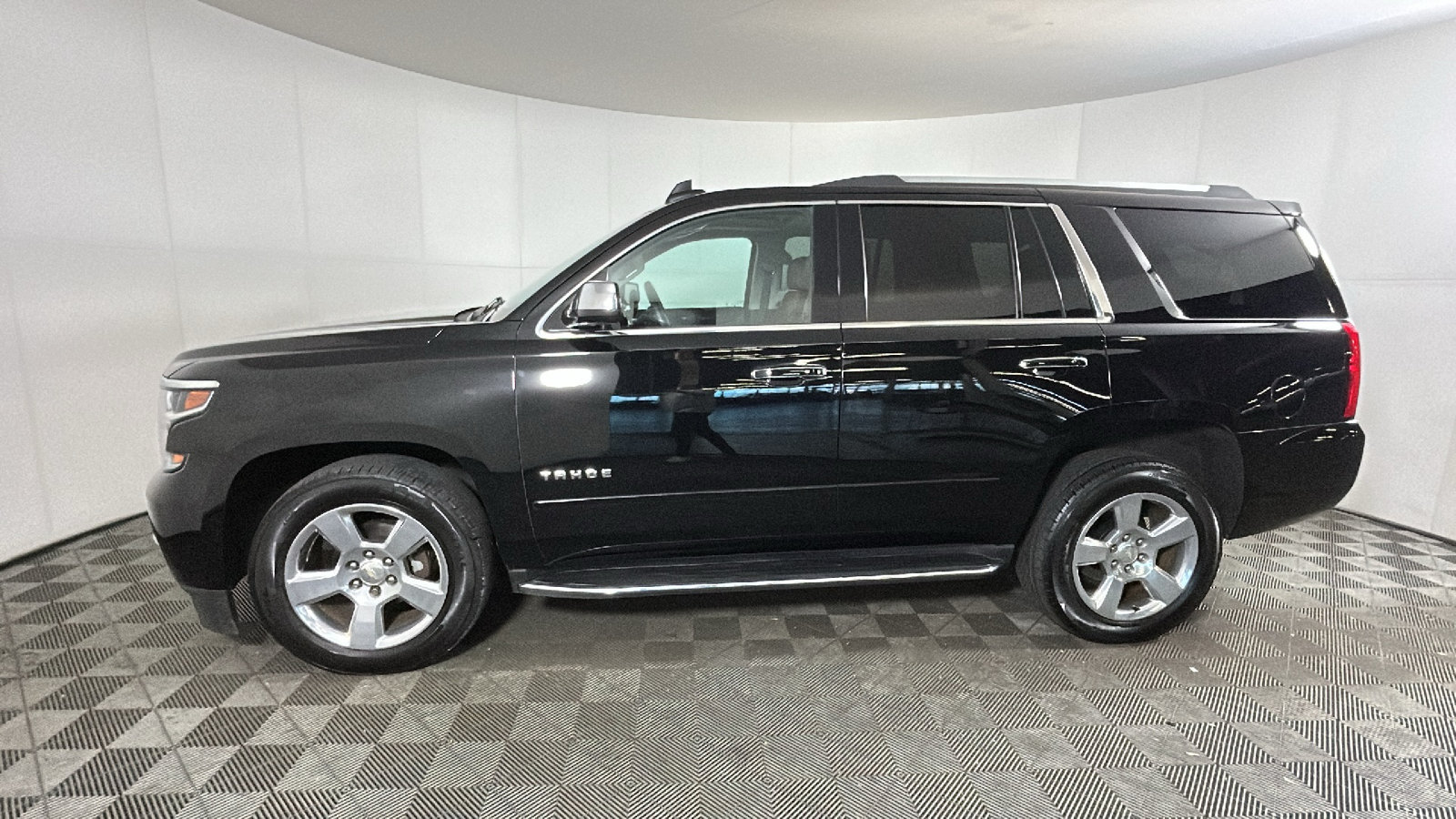Used 2020 Chevrolet Tahoe Premier AWD/4WD image 7