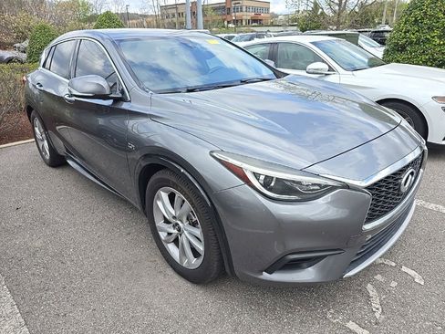 Used 2018 INFINITI QX30 image 2