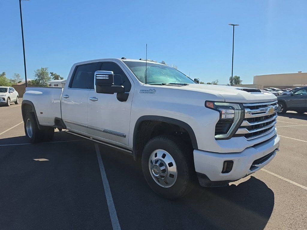 Used 2024 Chevrolet Silverado 3500 High Country w/ High Country Premium Package AWD/4WD image 3