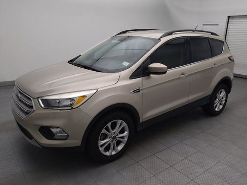 Used 2018 Ford Escape SE w/ SE Sync 3 Package FWD image 2