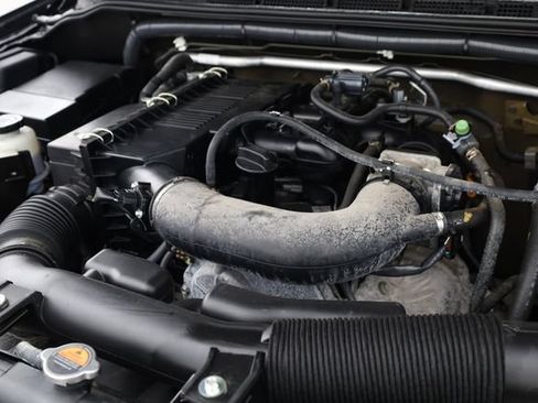 Used 2017 Nissan Frontier SV RWD image 8