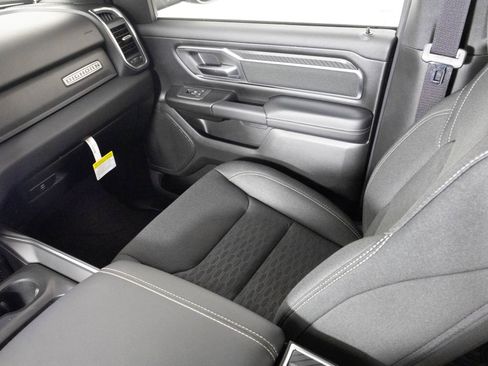 New 2026 RAM 1500 4x4 Crew Cab image 31