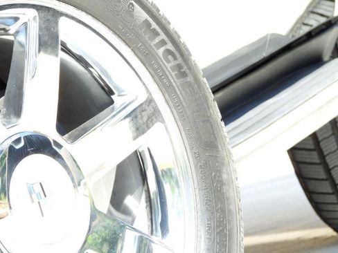 Used 2013 Cadillac Escalade Luxury image 7