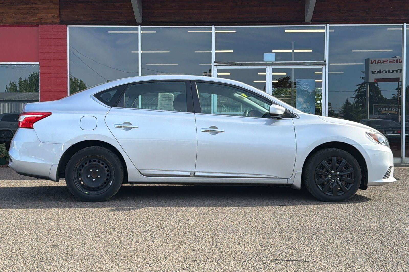 Used 2019 Nissan Sentra S w/ Exterior Package FWD image 3