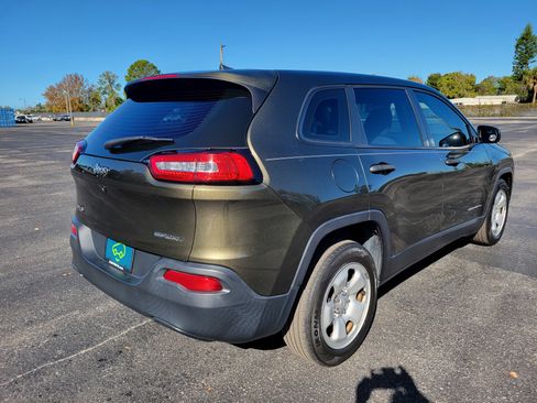 Used 2016 Jeep Cherokee Sport image 5
