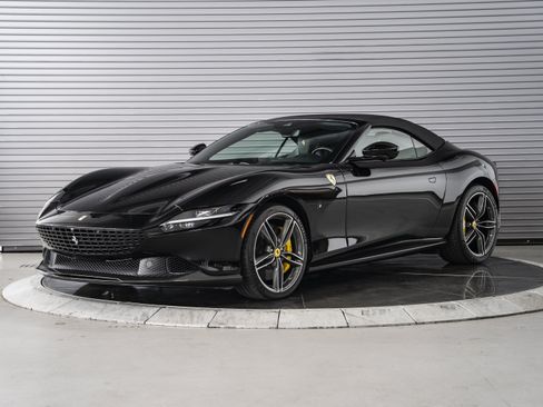 Used 2025 Ferrari Roma Spider RWD image 10