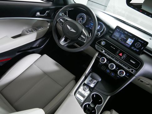Used 2023 Genesis G70 2.0T AWD/4WD image 9
