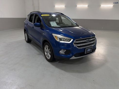 Used 2017 Ford Escape SE w/ Equipment Group 201A AWD/4WD image 3