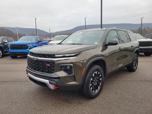 Used 2025 Chevrolet Traverse Z71 w/ Enhanced Driving Package image 5