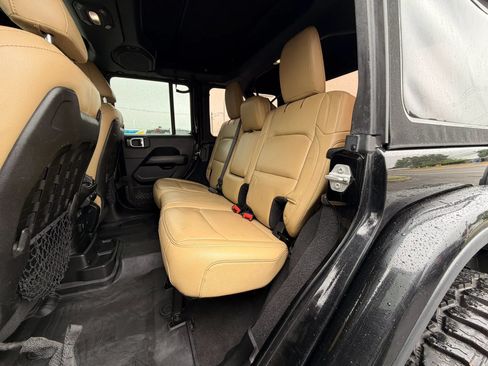 Used 2018 Jeep Wrangler Unlimited Rubicon AWD/4WD image 11
