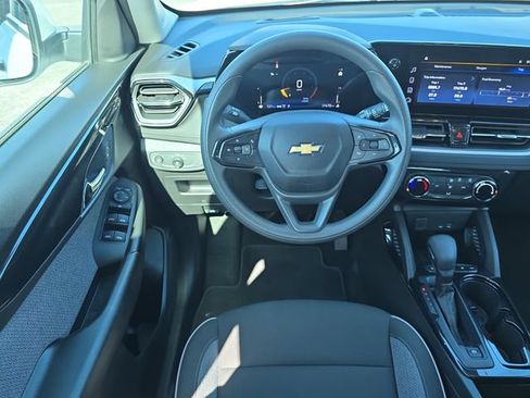 Used 2025 Chevrolet TrailBlazer LT AWD/4WD image 12