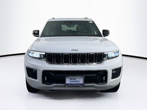 Used 2022 Jeep Grand Cherokee Overland w/ Luxury Tech Group IV AWD/4WD image 2