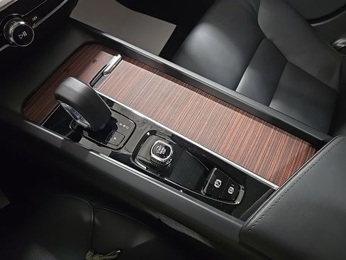 Used 2025 Volvo V60 B5 Cross Country Plus image 13