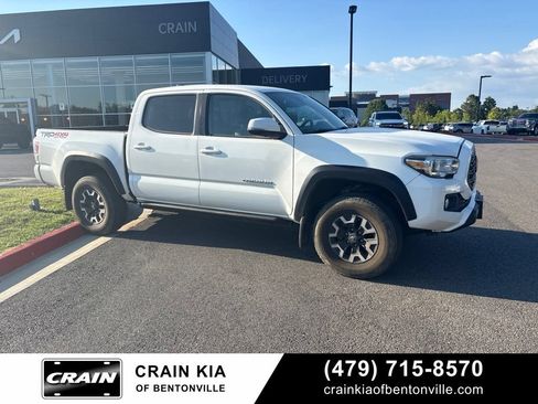 Used 2022 Toyota Tacoma TRD Off-Road w/ TRD Premium Off Road Package AWD/4WD image 1