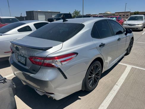 Used 2020 Toyota Camry SE FWD image 2
