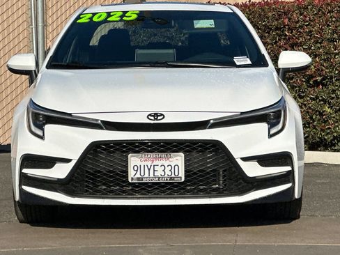 Used 2025 Toyota Corolla SE image 9