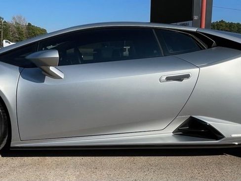 Used 2020 Lamborghini Huracan EVO image 7