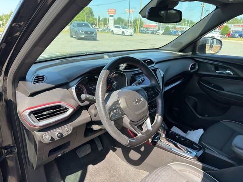 Used 2023 Chevrolet TrailBlazer RS w/ Sun and Liftgate Package FWD image 3