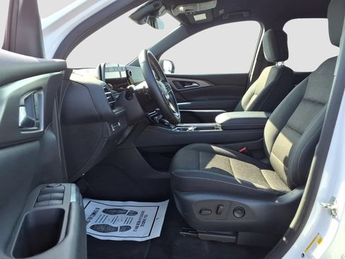 Used 2025 Chevrolet Traverse LT AWD/4WD image 19