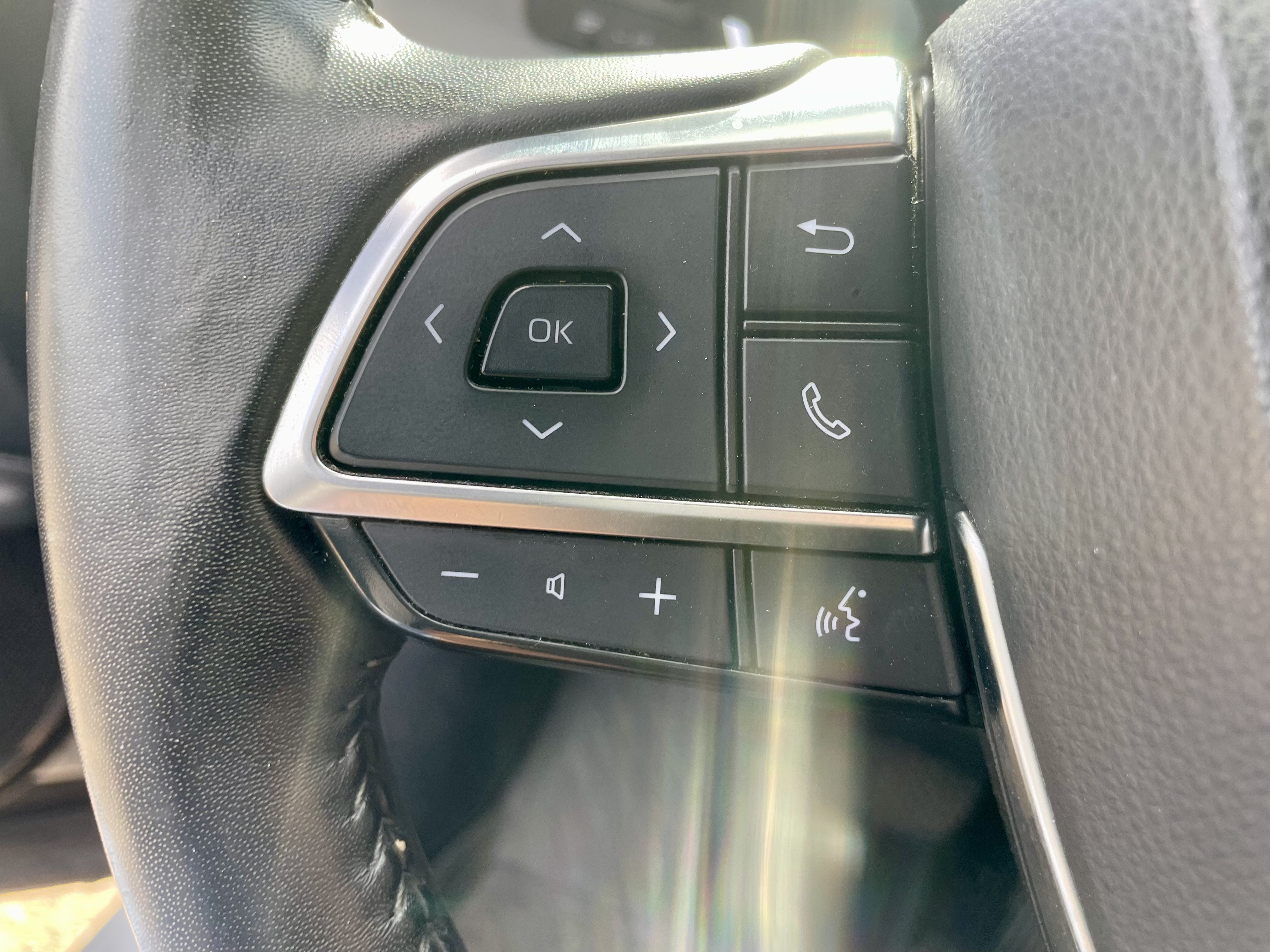 Used 2021 Toyota Highlander XLE AWD/4WD image 16