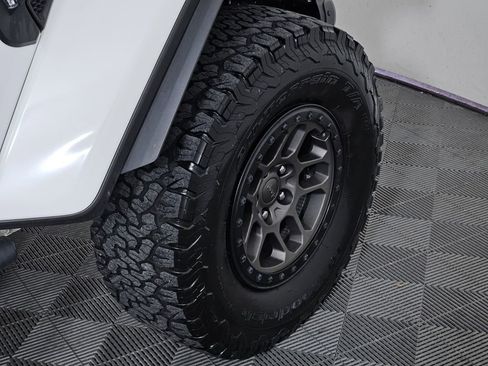 Used 2022 Jeep Wrangler Unlimited Rubicon w/ Xtreme Recon 35" Tire Package image 7