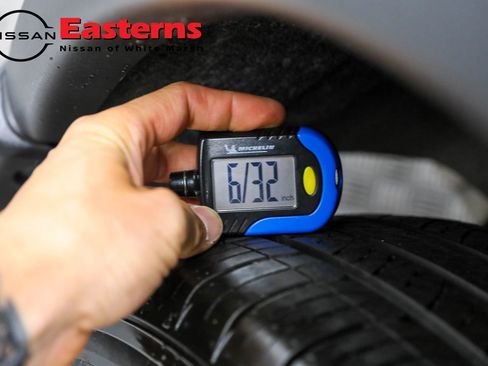 Used 2023 Nissan Rogue S image 40