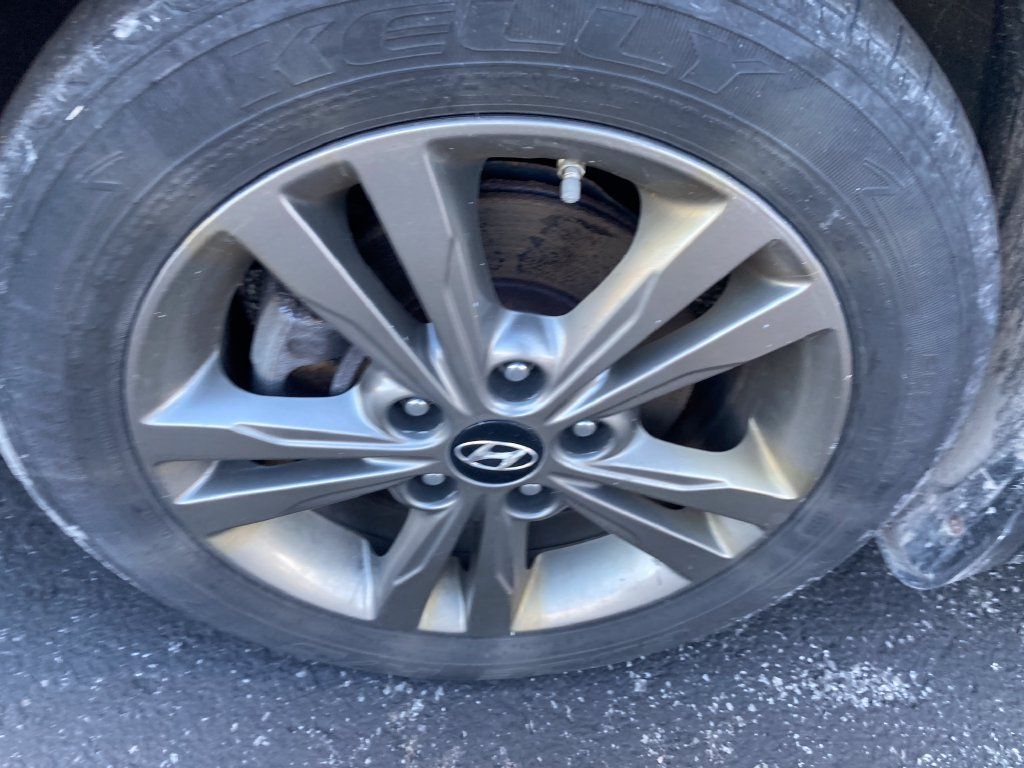 Used 2017 Hyundai Elantra SE FWD image 34