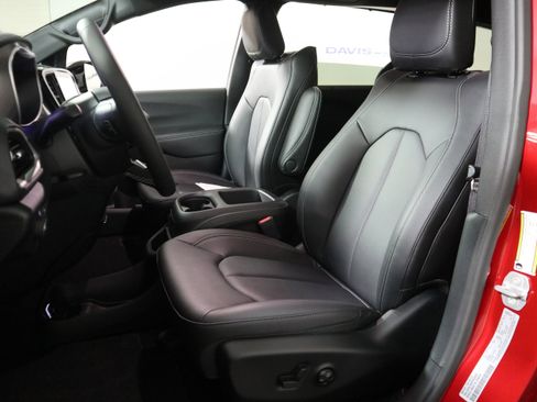 New 2026 Chrysler Pacifica Select image 23