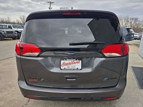 Used 2020 Chrysler Pacifica Limited w/ Advanced Safetytec Group image 9