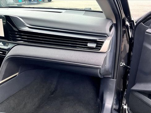 Used 2025 Toyota Camry LE FWD image 13
