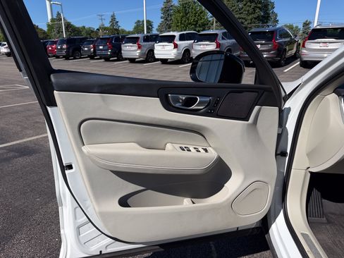 Used 2024 Volvo XC60 T8 Ultimate w/ Climate Package AWD/4WD image 7