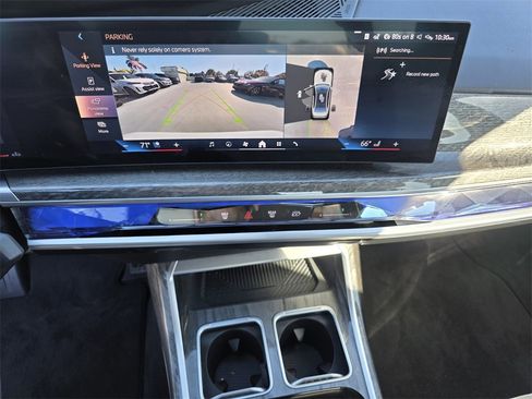 Certified 2025 BMW 740i w/ Premium Package image 25