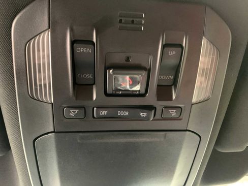 Used 2023 Toyota Highlander XSE image 7