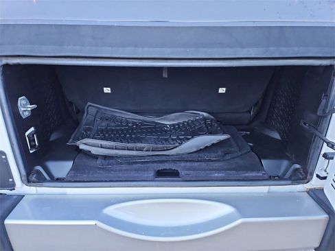 Used 2017 Jeep Wrangler Sahara w/ Connectivity Group image 29