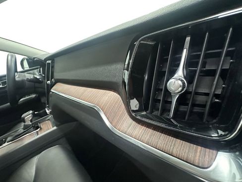 Used 2020 Volvo S60 T5 Momentum FWD image 19