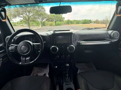 Used 2017 Jeep Wrangler Unlimited Sahara w/ Connectivity Group image 32