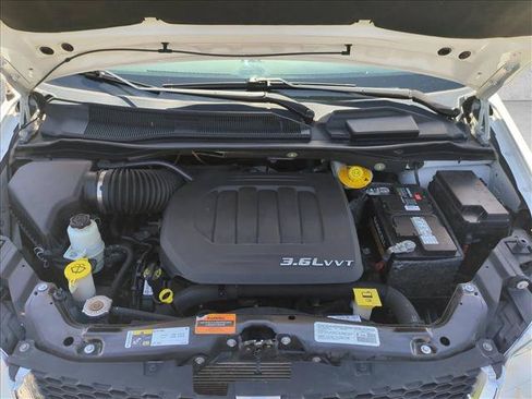 Used 2014 Dodge Grand Caravan SXT FWD image 22