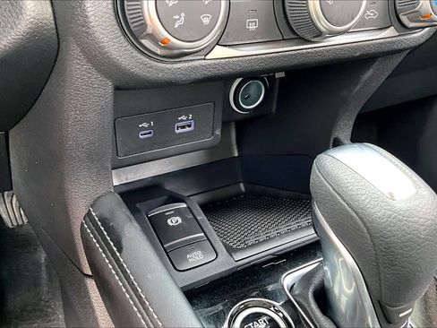 Certified 2024 Nissan Kicks SV image 32