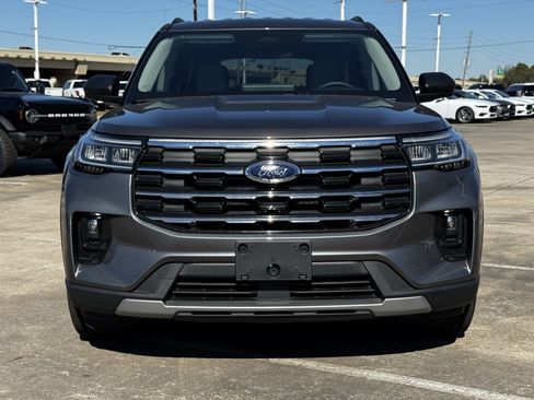 New 2026 Ford Explorer Active w/ Active Comfort Package image 3