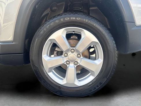 Used 2022 Jeep Compass Latitude AWD/4WD image 32