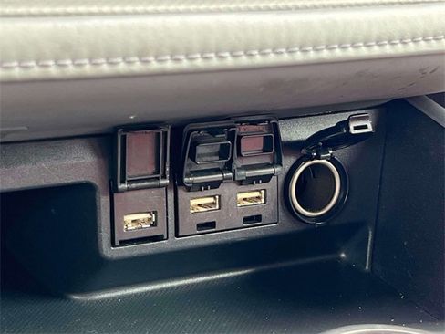 Used 2021 Toyota Highlander LE image 35