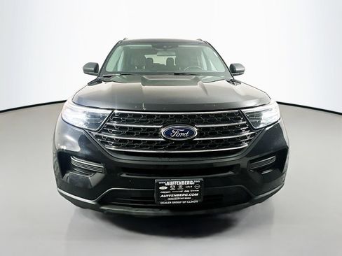 Used 2021 Ford Explorer XLT RWD image 2
