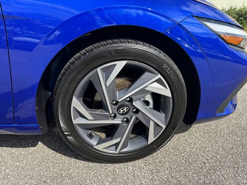 Used 2025 Hyundai Elantra Sport image 12