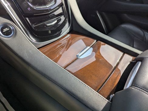 Used 2020 Cadillac Escalade Premium Luxury image 26