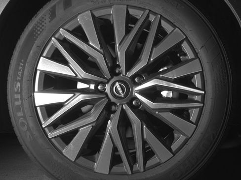 Used 2025 Nissan Altima 2.5 SV FWD image 13